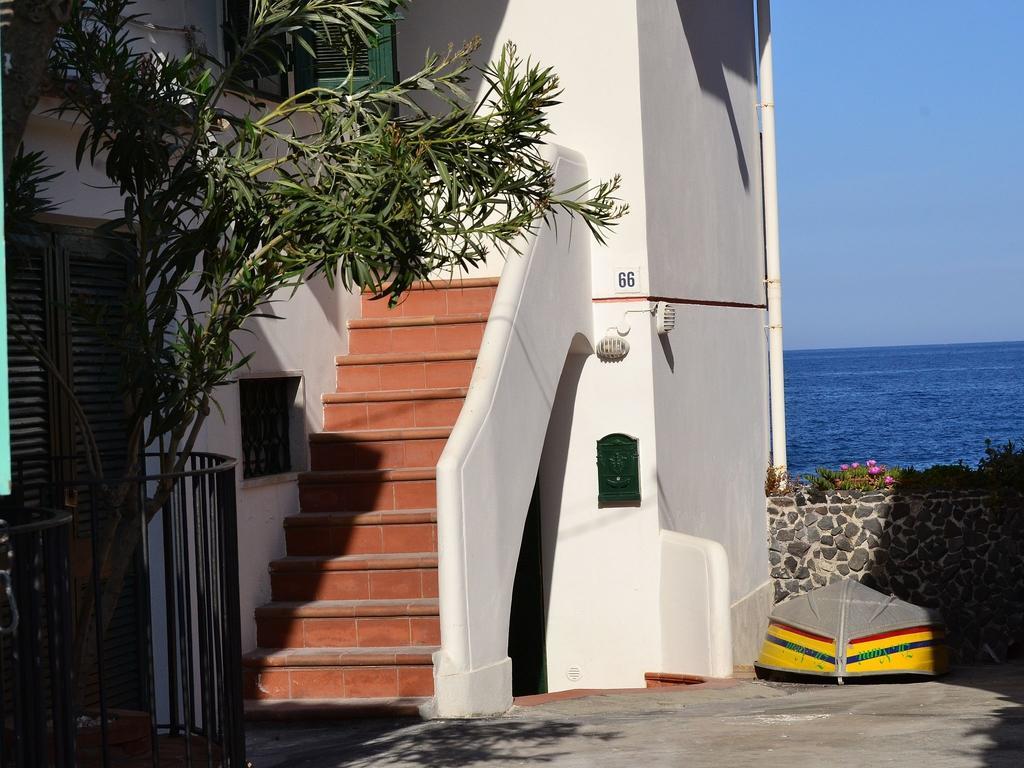 Cozy Holiday Home In Pozzillo With Terrace Acireale Bagian luar foto