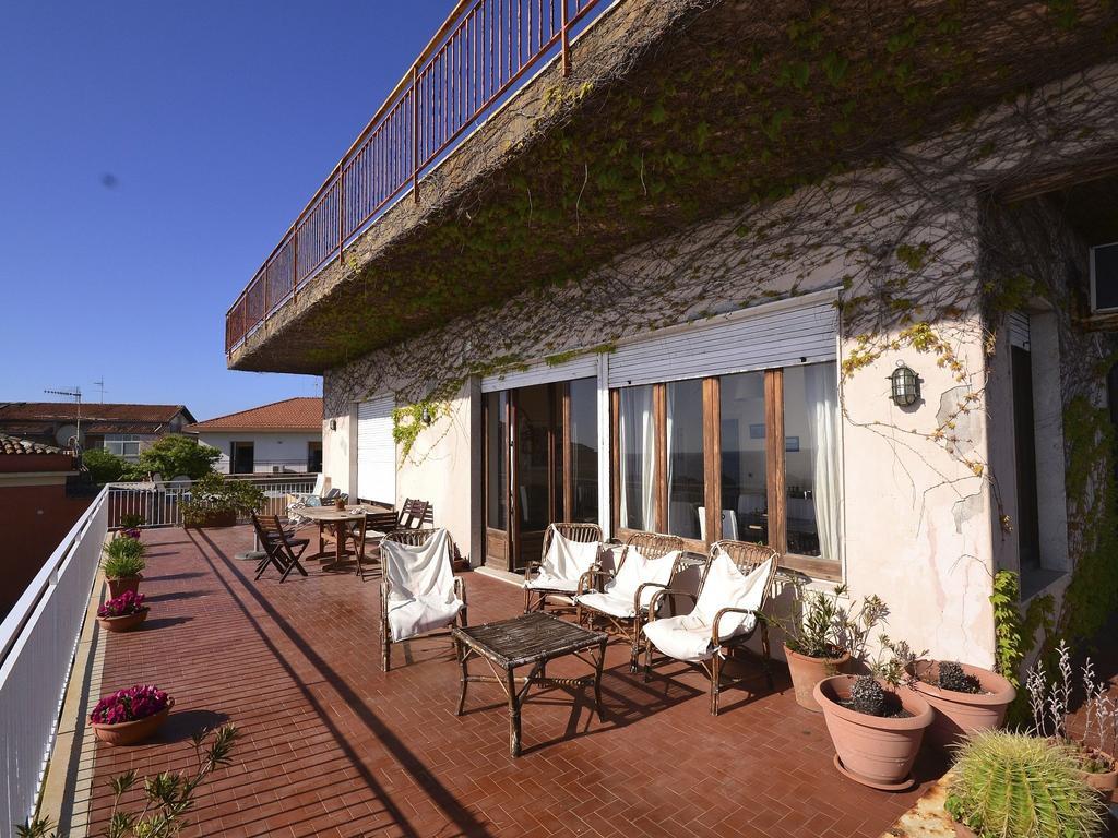 Cozy Holiday Home In Pozzillo With Terrace Acireale Bagian luar foto