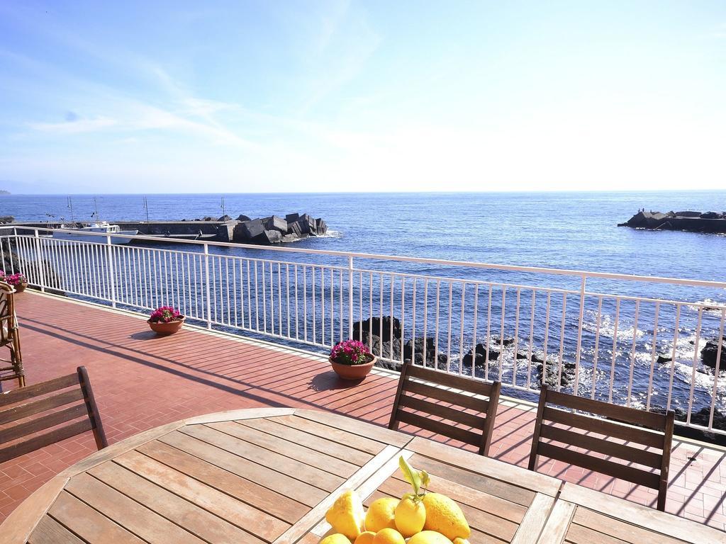 Cozy Holiday Home In Pozzillo With Terrace Acireale Bagian luar foto