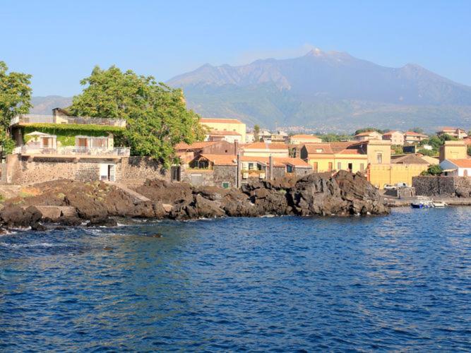 Cozy Holiday Home In Pozzillo With Terrace Acireale Bagian luar foto