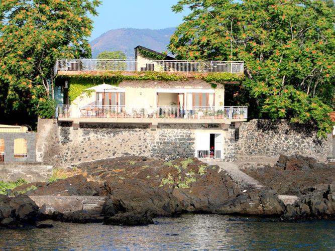 Cozy Holiday Home In Pozzillo With Terrace Acireale Bagian luar foto
